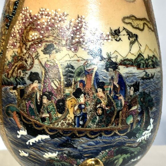 Vintage Hand Painted Satsuma Egg Shell Vase with Gold Trim Japanese Boat Scene - Picture 2 of 6